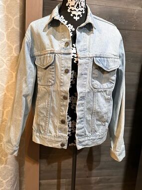 Vintage 80s Gap Light Wash Classic Trucker Denim Jacket size medium